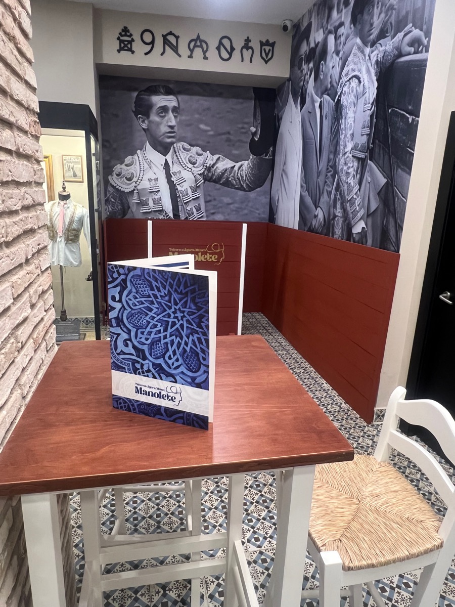 Mural Manolete toreando — sala del museo